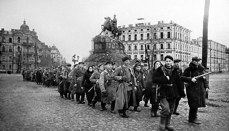 В свобожденном Киеве, 1944 год