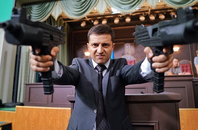 В роли учителя истории, ставшего президентом Украины, Василия Петровича Голобородько в картине Алексея Кирющенко «Слуга народа», 2015 год. «В фильме процесс перехода от очень мягкого человека, в силу обстоятельств, к жесткому показан — я этот путь давно в своей жизни прошел»