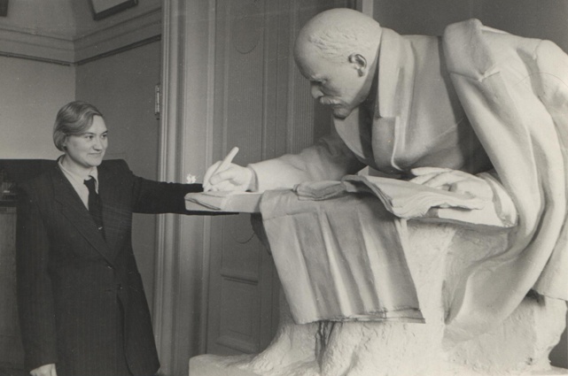 Ирина Хорошунова после войны работала художником-оформителем в музеях