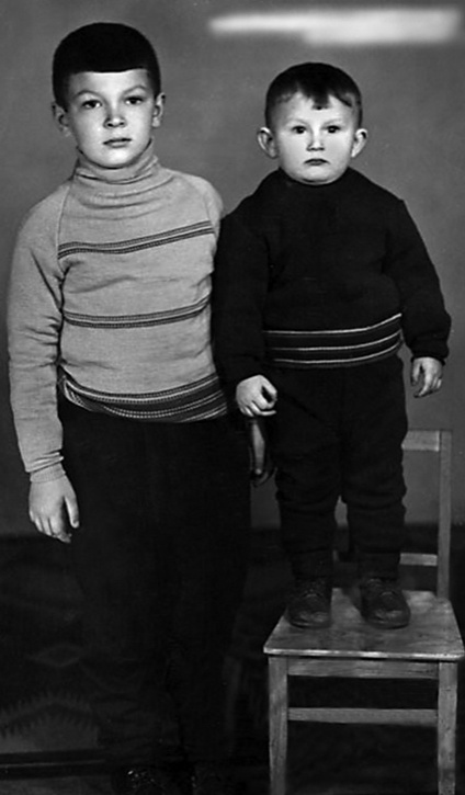 Со старшим братом Сашей, Ровно, 1965 год