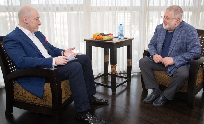 С Дмитрием Гордоном. «Что бы вы Путину в глаза сказали, если бы с ним один на один оказались?». — «Ну, не знаю... Когда Крым с Донбассом вернет, спросил бы»