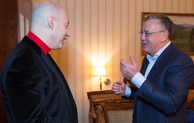 С Дмитрием Гордоном: «За кого бы человек ни голосовал — за меня, за вас или еще за кого-то, плевать: ты гарант — значит, гарантируй»