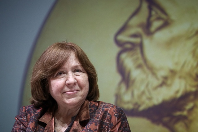 «Окончив факультет журналистики, я долго, чем бы заняться, искала. Беллетристика меня неувлекала, той температуры, боли жизни в ней нет»