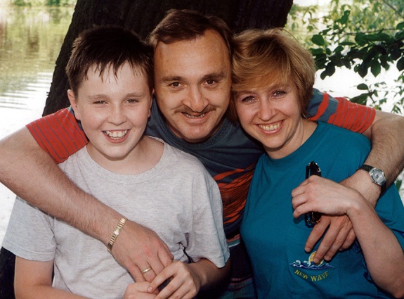 С женой и сыном. Вадим Чанов окончил институт международных отношений. «Он не пошел по моим стопам, хотя мог бы. Выбрал иную жизнь, я этому не сопротивлялся»