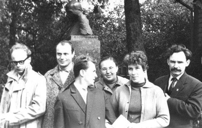 Цвет украинского шестидесятничества и диссидентства: Иван Драч, Николай Винграновский, Григорий Сивокинь, Леонида Светличная, Михайлина Коцюбинская, Иван Светличный, начало 60-х. «Когда Украина обрела независимость, надо было поменять вектор развития, открыться миру, а мы оказались культурно не подготовлены к новым цивилизационным вызовам»