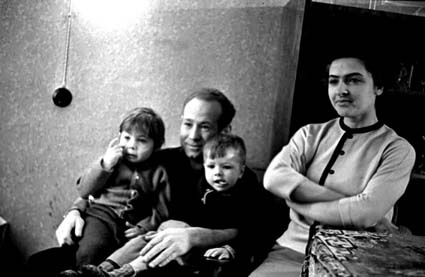 С женой и дочерьми в Звездном, 1969 год
