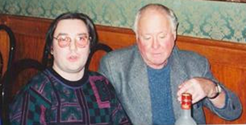 Сергей Кулида с писателем и советским разведчиком Михаилом Любимовым (отцом известного тележурналиста-«взглядовца» Александра Любимова) в ресторане «Арбат» на Брайтон-Бич в Нью-Йорке, конец 90-х