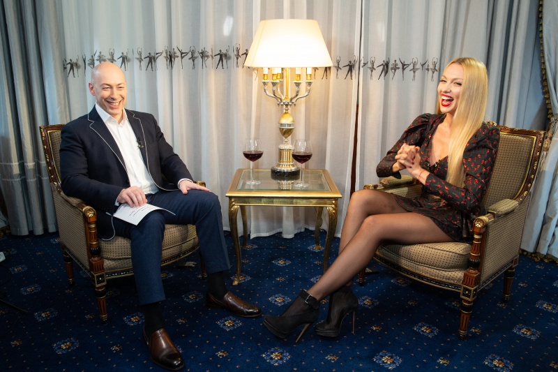 С Дмитрием Гордоном. «Суперблондинками рождаются или становятся?» — «Это состояние души и, конечно же, диагноз»