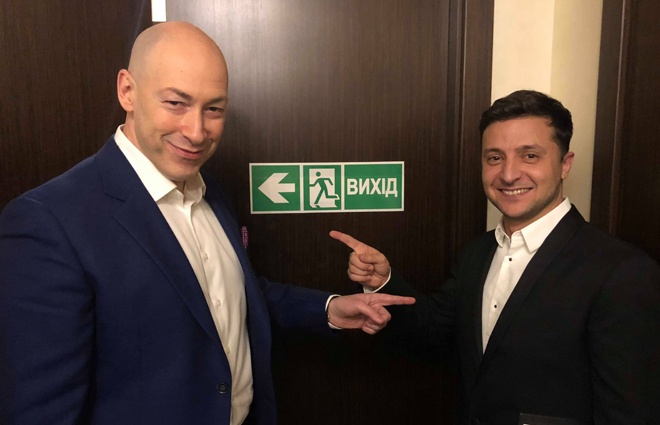 С Дмитрием Гордоном. «Понятно, что у меня деньги, недвижимость, бизнес, но главное — это кто ты. Я себя потерять не хочу, хочу, чтобы люди меня уважали» Фото Ростислава ГОРДОНА