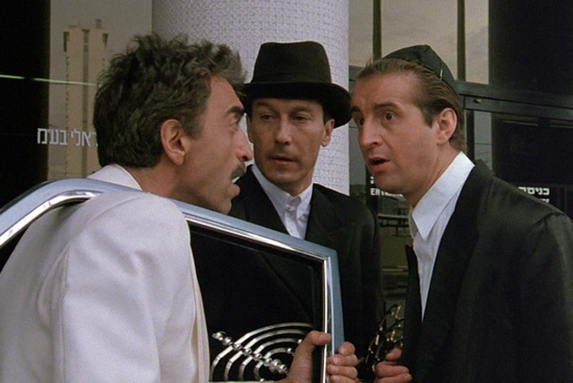 Жерар Дармон, Олег Янковский и Леонид Ярмольник в картине «Паспорт», снятой в копродукции СССР — Франция — Австрия — Израиль, 1990 год