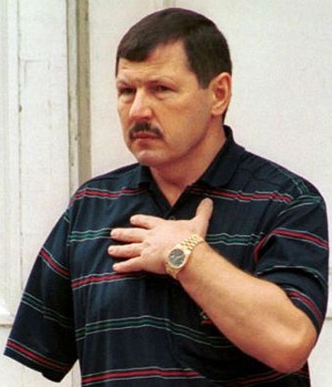 Российский криминальный авторитет, лидер Тамбовской организованной преступной группировки из Санкт-Петербурга Владимир Барсуков (Кумарин), сел в тюрьму в 2007-м, во время президентства Путина. «Думаю, он это сделал со страху, потому что всегда боялся Кумарина»