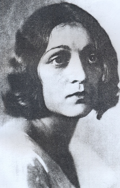 Киевская подруга Ивана Елагина поэтесса Людмила Титова, автор поэмы «Бабий Яр»: «Ты видишь, видишь снег кровавый Идет, и все становится багряным. Да, и такое снится киевлянам, И я уже не верю, что когда-то Была на свете «Аппассионата»