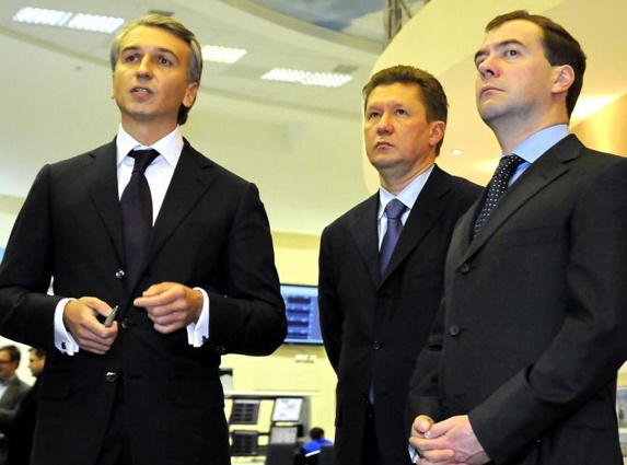 Генеральный директор ПАО «Газпром нефть» Александр Дюпов, председатель правления ПАО «Газпром» Алексей Миллер и Дмитрий Медведев