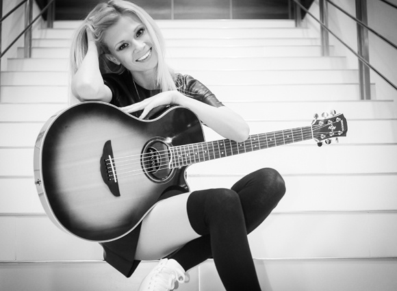 Новая муза композитора Anna Konda. «В Аню вложено уже приблизительно полмиллиона гривен»