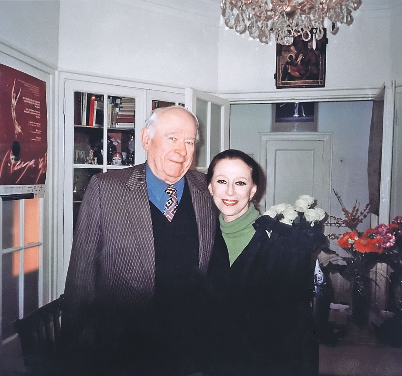 Глава 5-го управления КГБ СССР, занимавшегося борьбой с инакомыслием, Филипп Бобков был куратором многих выдающихся представителей интеллигенции, в частности с ним тесно сотрудничал композитор Родион Щедрин, супруг балерины Майи Плисецкой. Филипп Денисович с Майей Михайловной, фото из личного архива Бобкова