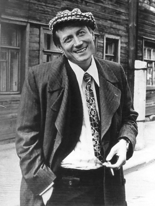 Сотрудничать с госбезопасностью Евгений Евтушенко начал при генерале Евгении Питовранове и даже подарил ему свой сборник: «Страшнее, чем принять врага за друга, — принять поспешно друга за врага. Питовранову от Евтушенко» 