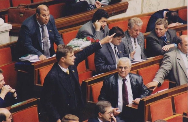 Михаил Бродский̆ — народный депутат Верховной Рады III созыва — на заседании с Петром Порошенко, Сергеем Терехиным, Анатолием Мокроусовым, Борисом Андресюком, Леонидом Кравчуком и другими