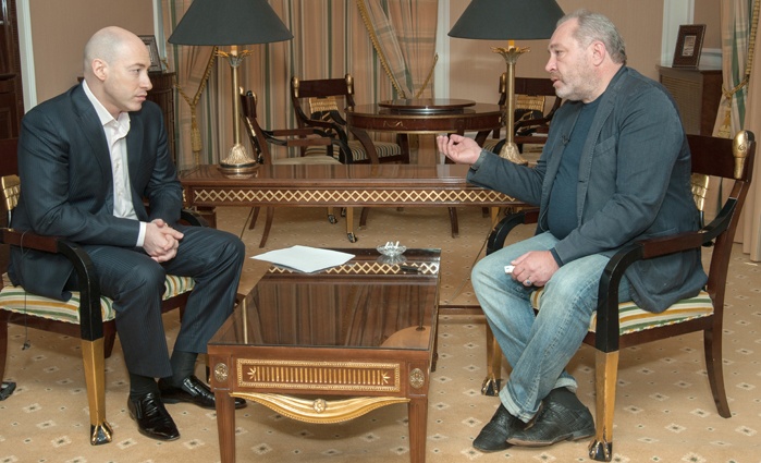 С Дмитрием Гордоном. «Мы с Люсей очень близкими людьми в отношении к жизни, к любимым книгам, к музыке, к каким-то проявлениям человеческих качеств были»