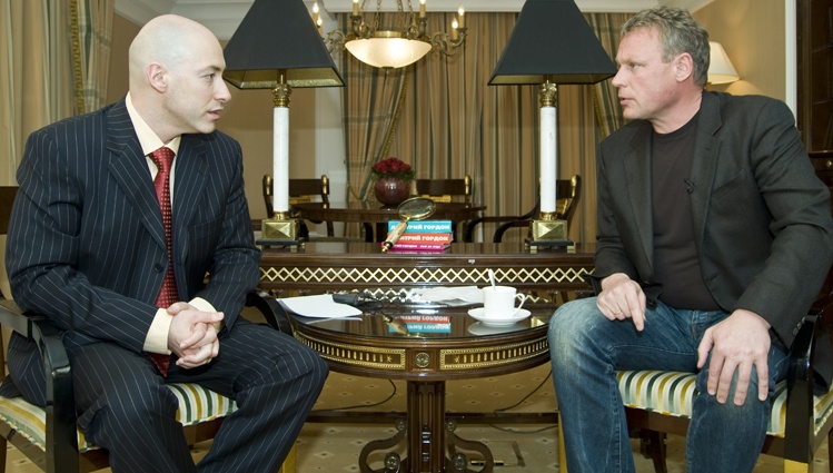 С Дмитрием Гордоном. «Оценивать нам себя трудно — со стороны посмотреть и понять, как ты в глазах окружающих выглядишь, невозможно»