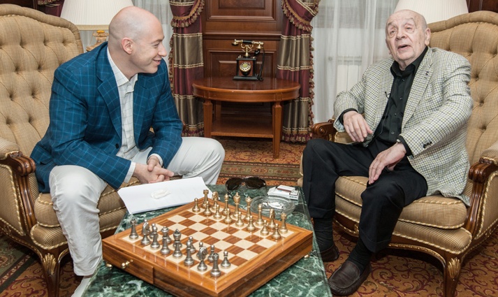 С Дмитрием Гордоном. «Ось послухай, що вчинилось... Страх мене бере й тепер! Лишенько таке зробилось, Трохи, трохи я не вмер!». Красота, правда? Удивительный язык!»