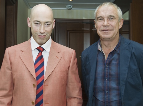 С Дмитрием Гордоном. «Везучий вы все-таки?». — «Да, безусловно»