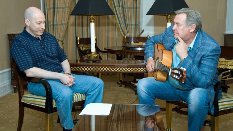 С Дмитрием Гордоном. «Где-то на этом свете, А может, потом — на том, Где-то в тоненьком лучике света Встретятся два силуэта И будут опять вдвоем»