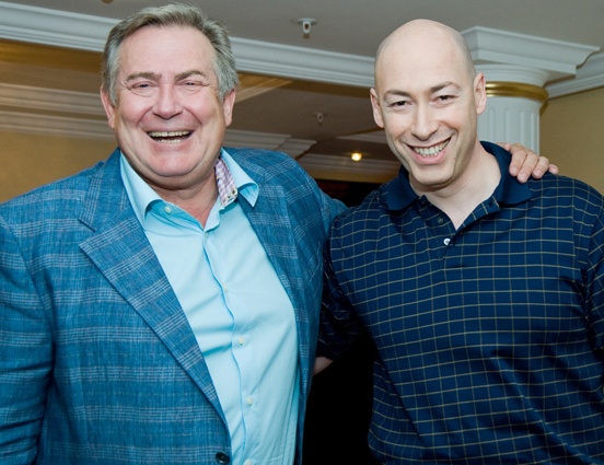 С Дмитрием Гордоном. «Вы знаете, чем заниматься будете?». — «Да конечно. Ну, я вот как ляпну, так опять все переносится, как расскажу подробно, так снова проблема...»