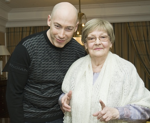 С Дмитрием Гордоном. «Леня по-прежнему здесь — может, это психика моя ненормальная, но он все время рядом и мне помогает»