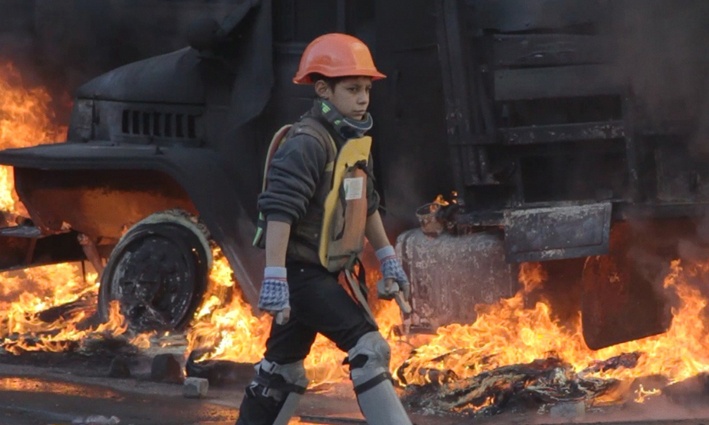 12-летний цыганенок из Киевской области Рома Савельев три месяца провел на Майдане. «Его мама приезжала, пыталась забрать домой, но он не захотел. Ромка сейчас в зоне АТО в одном из добровольческих батальонов»