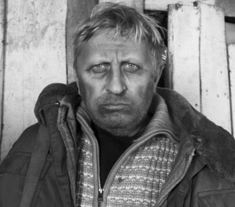 Герой Владимира Горянского — бывший школьный учитель, ставший боевиком. «Выходец из интеллигенции, у него эстетские замашки, одержим деньгами, при этом испытывает вполне понятные человеческие эмоции: его сын пропал, он тщетно пытается его разыскать»