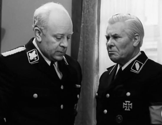 «Группенфюрер, штандартенфюрер Штирлиц идет по коридору». Генрих Мюллер (Леонид Броневой) и его секретарь Шольц (Лаврентий Масоха), «Семнадцать мгновений весны», 1973 год. Масоха скончался во время съемок сериала