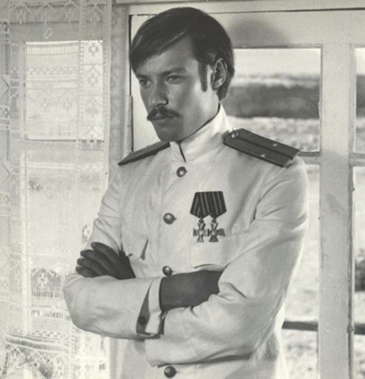 В роли подпоручика Бориса Извольского в фильме Бориса Ивченко «Марина», 1974 год