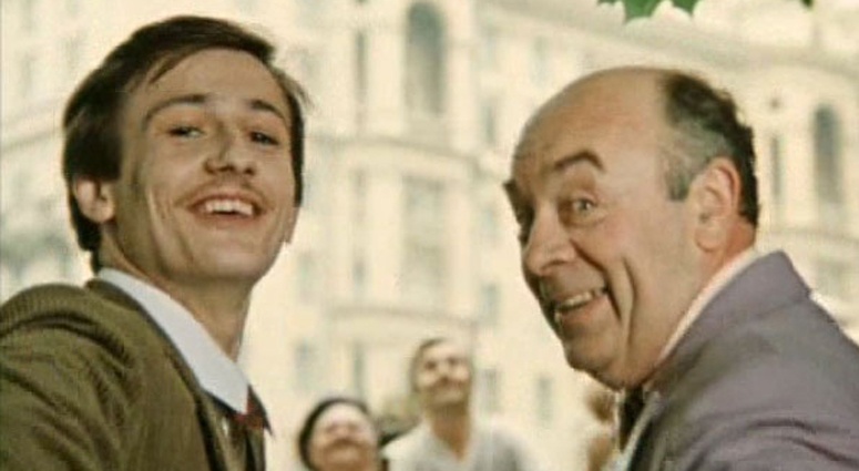 С Олегом Меньшиковым, «Покровские ворота», 1982 год. «Когда выходишь на эстраду, стремиться нужно к одному: всем рассказать немедля надо — кто ты, зачем и почему»