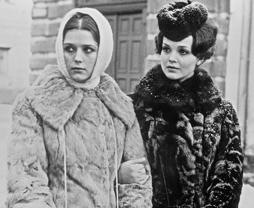 Ирина Алферова и Светлана Пенкина в ролях сестер Булавиных, «Хождение по мукам»