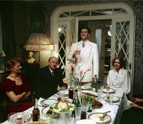 Ксения Минина, Евгений Евстигнеев, Сергей Колесников и Ирина Алферова в драме Николая Досталя «Человек с аккордеоном», 1985 год