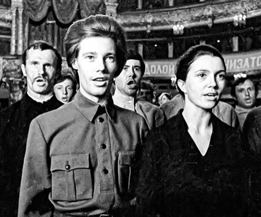 «Вставай, проклятьем заклейменный весь мир голодных и рабов!..». С Антониной Лефтий в роли Риты Устинович, «Как закалялась сталь»