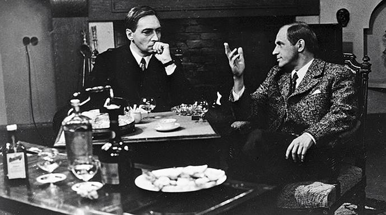 Штандартенфюрер Штирлиц (Вячеслав Тихонов) и агент-провокатор Клаус (Лев Дуров), «Семнадцать мгновений весны», 1973 год