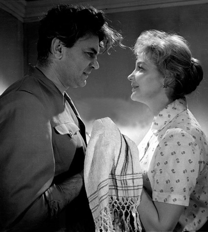 Сергей Бондарчук и Ирина Скобцева в дебютном полнометражном фильме Георгия Данелии «Сережа», 1960 год. «Я с Бондарчуком дружил, отец мой очень его любил...»