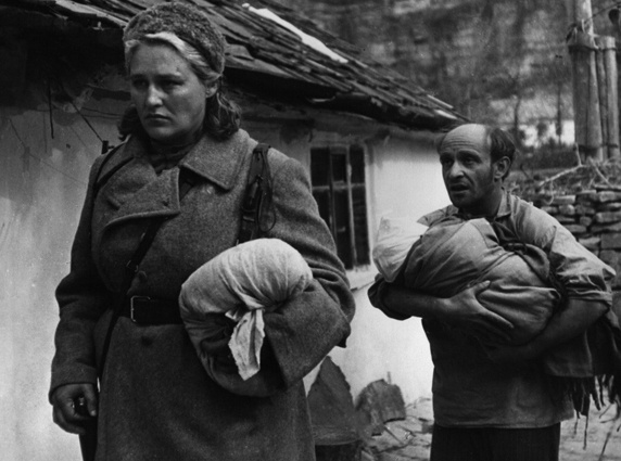 В роли Клавдии Вавиловой с Роланом Быковым в легендарном фильме Александра Аскольдова «Комиссар» по повести Василия Гроссмана «В городе Бердичеве», 1967 год