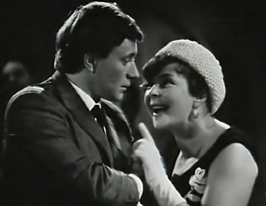 Андрей Миронов (пан Ведущий) с Ольгой Аросевой (пани Моника) в юмористической передаче «Кабачок «13 стульев», выходившей в эфир с 1966 по 1980 год