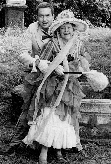 С Людмилой Целиковской в картине Владимира Мотыля по одноименной пьесе Александра Островского «Лес», 1980 год. «Люся для меня очень много сделала — просто спасла, и я ее очень любил: одна из самых любимых моих партнерш!»