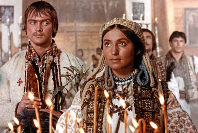 Иван Миколайчук (Иван Палийчук) и Лариса Кадочникова (Маричка Гутенюк) в фильме Сергея Параджанова «Тени забытых предков» по мотивам одноименной повести Михаила Коцюбинского, 1964 год. «Мы с Иваном восторженно относились друг к другу»