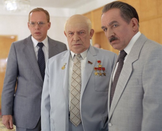 Александр Потапов (Сергей Хрущев), Ролан Быков (Никита Хрущев) и Лев Дуров (Анастас Микоян) в политическом детективе «Серые волки», 1992 год