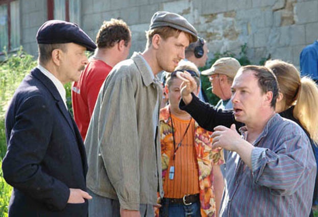 Константин Желдин, Кирилл Кяро, Сергей Урсуляк и другие на съемках сериала «Ликвидация», 2006 год. «Я новую Одессу не придумывал, а секрет успеха картины, мне кажется, знаете в чем? Мы в таком необаятельном мире живем, а там создан мир, в котором хочется жить...»