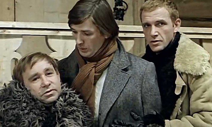 В роли Виктора Коврова с Михаилом Светиным и Александром Абдуловым в музыкальной комедии Константина Бромберга по сценарию братьев Стругацких «Чародеи», 1982 год