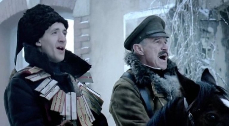 С Артуром Смольяниновым в сериале Сергея Снежкина по одноименному роману Михаила Булгакова «Белая гвардия», 2012 год. «Я петлюровского полковника сыграл и впервые в кино по-украински говорил»