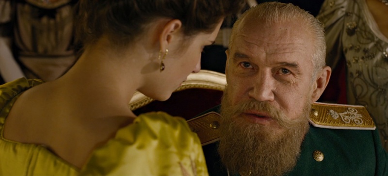 В роли императора Александра III с Михалиной Ольшаньской в исторической мелодраме Алексея Учителя «Матильда», 2017 год