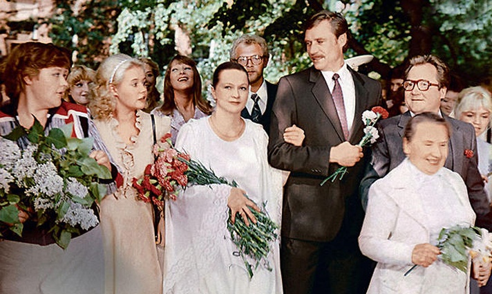 Анна Фроловцева, Елена Майорова, Наталья Гундарева, Александр Михайлов, Виктор Павлов и другие в картине Самсона Самсонова «Одиноким предоставляется общежитие»