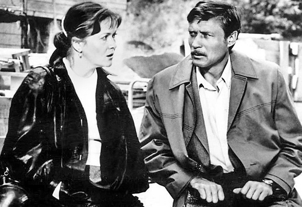 С Натальей Гундаревой в социальной мелодраме «Одиноким предоставляется общежитие», 1983 год