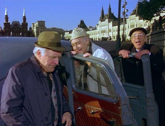 Михаил Ульянов, Вячеслав Тихонов и Олег Ефремов (последняя роль) в картине Сергея Урсуляка «Сочинение ко Дню Победы», 1998 год. «Там искренность есть, эта картина моим подлинным отношением согрета — и к этому поколению, и к этой теме, и к этим актерам прекрасным»